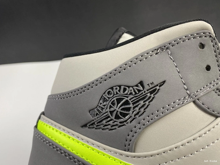 Mid Volt 1 Jordan 554724-072 Gunsmoke  1025